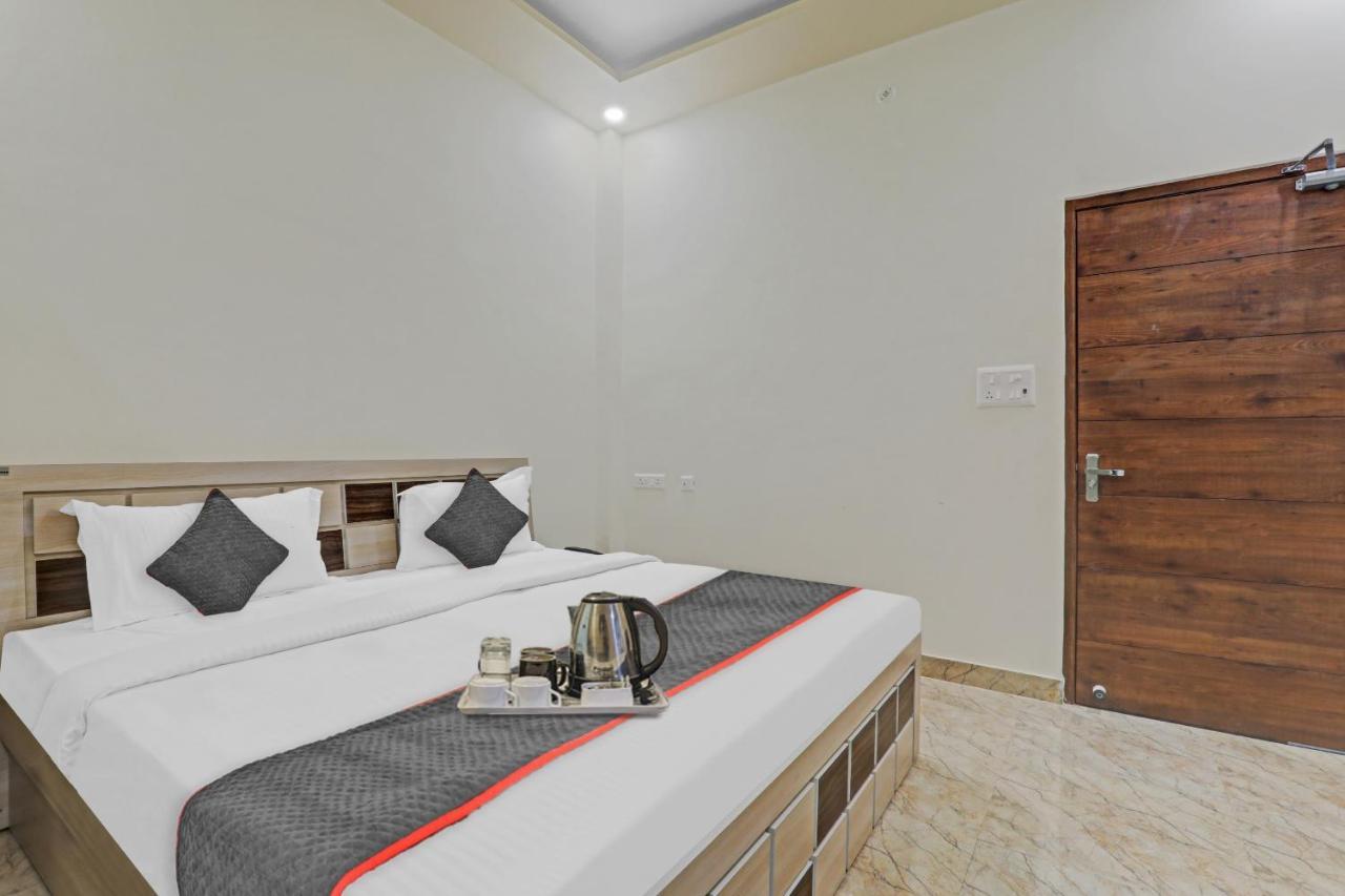 Townhouse P.S.Palace Near Amausi Metro Station ลัคเนา ภายนอก รูปภาพ