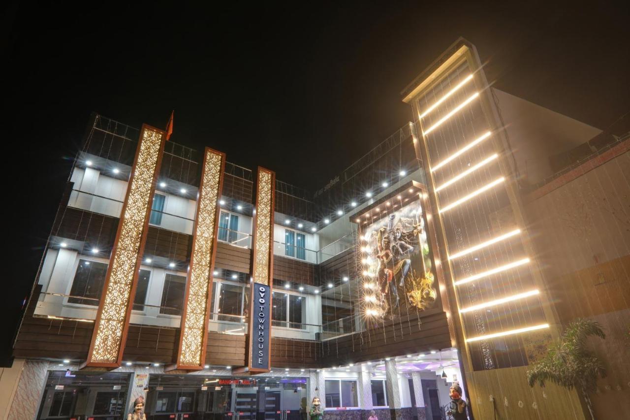 Townhouse P.S.Palace Near Amausi Metro Station ลัคเนา ภายนอก รูปภาพ