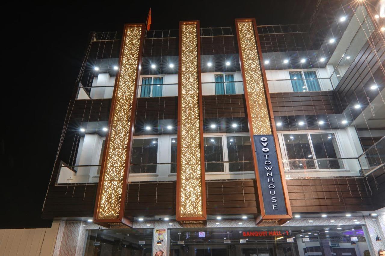 Townhouse P.S.Palace Near Amausi Metro Station ลัคเนา ภายนอก รูปภาพ