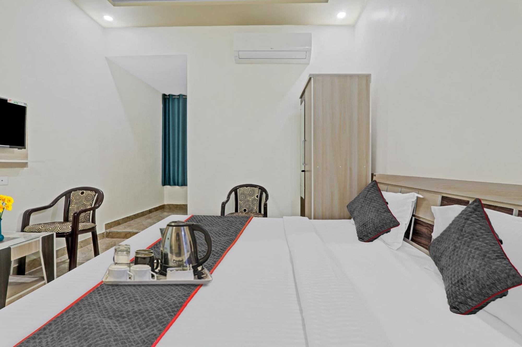 Townhouse P.S.Palace Near Amausi Metro Station ลัคเนา ภายนอก รูปภาพ