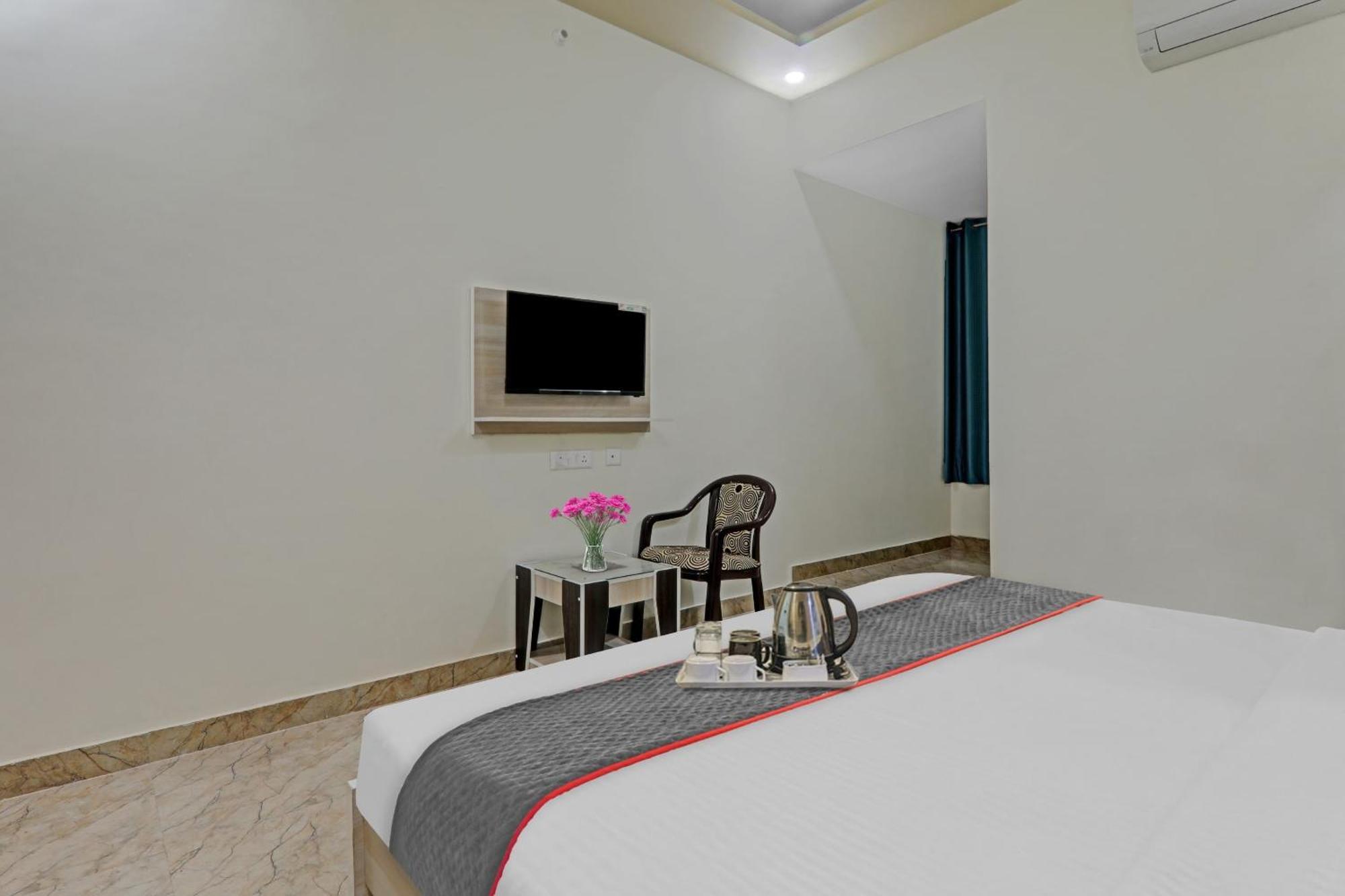 Townhouse P.S.Palace Near Amausi Metro Station ลัคเนา ภายนอก รูปภาพ