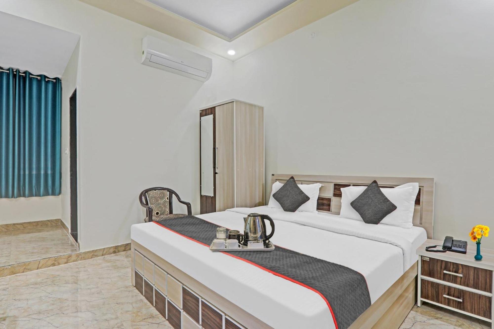 Townhouse P.S.Palace Near Amausi Metro Station ลัคเนา ภายนอก รูปภาพ
