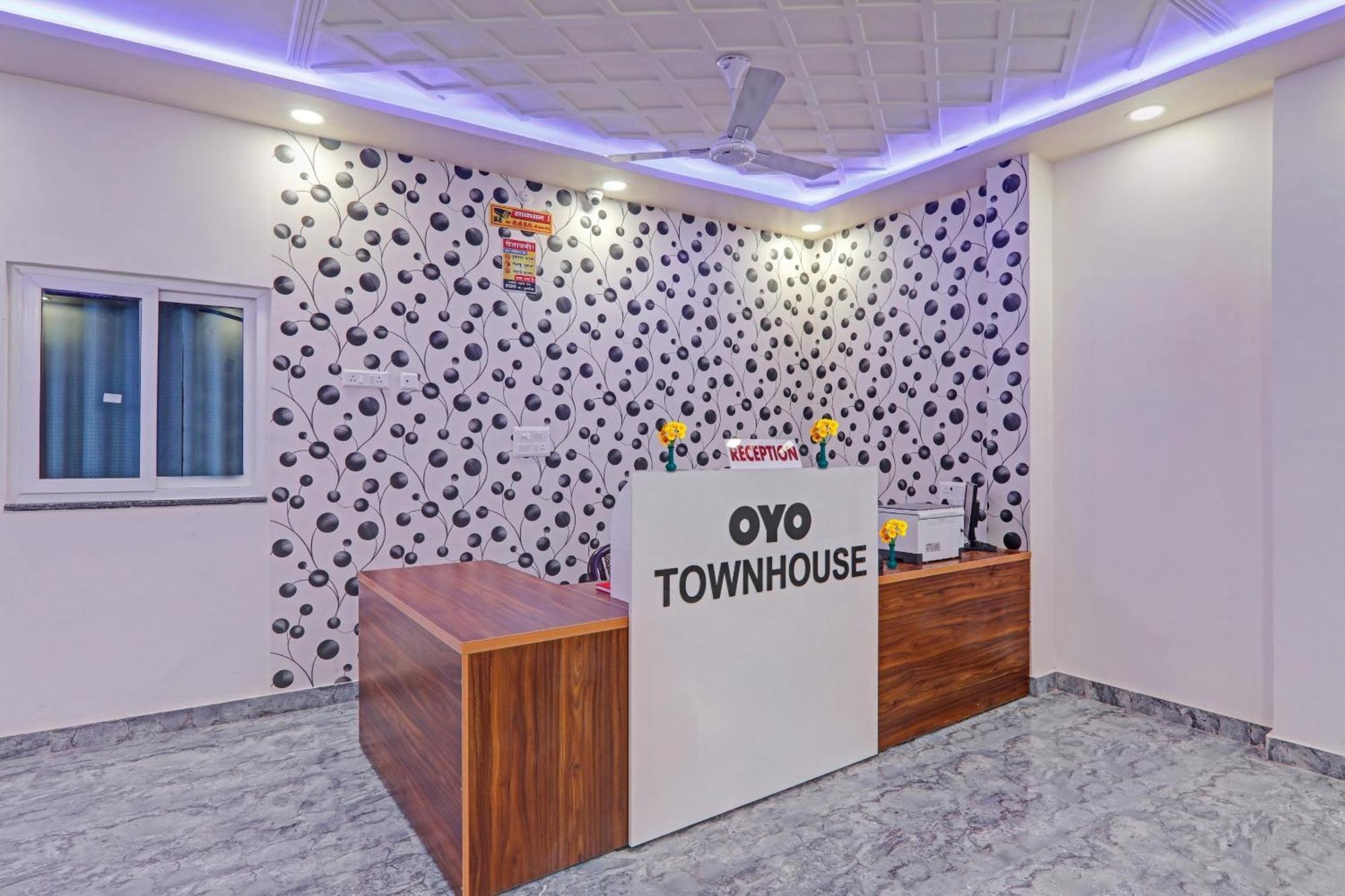 Townhouse P.S.Palace Near Amausi Metro Station ลัคเนา ภายนอก รูปภาพ