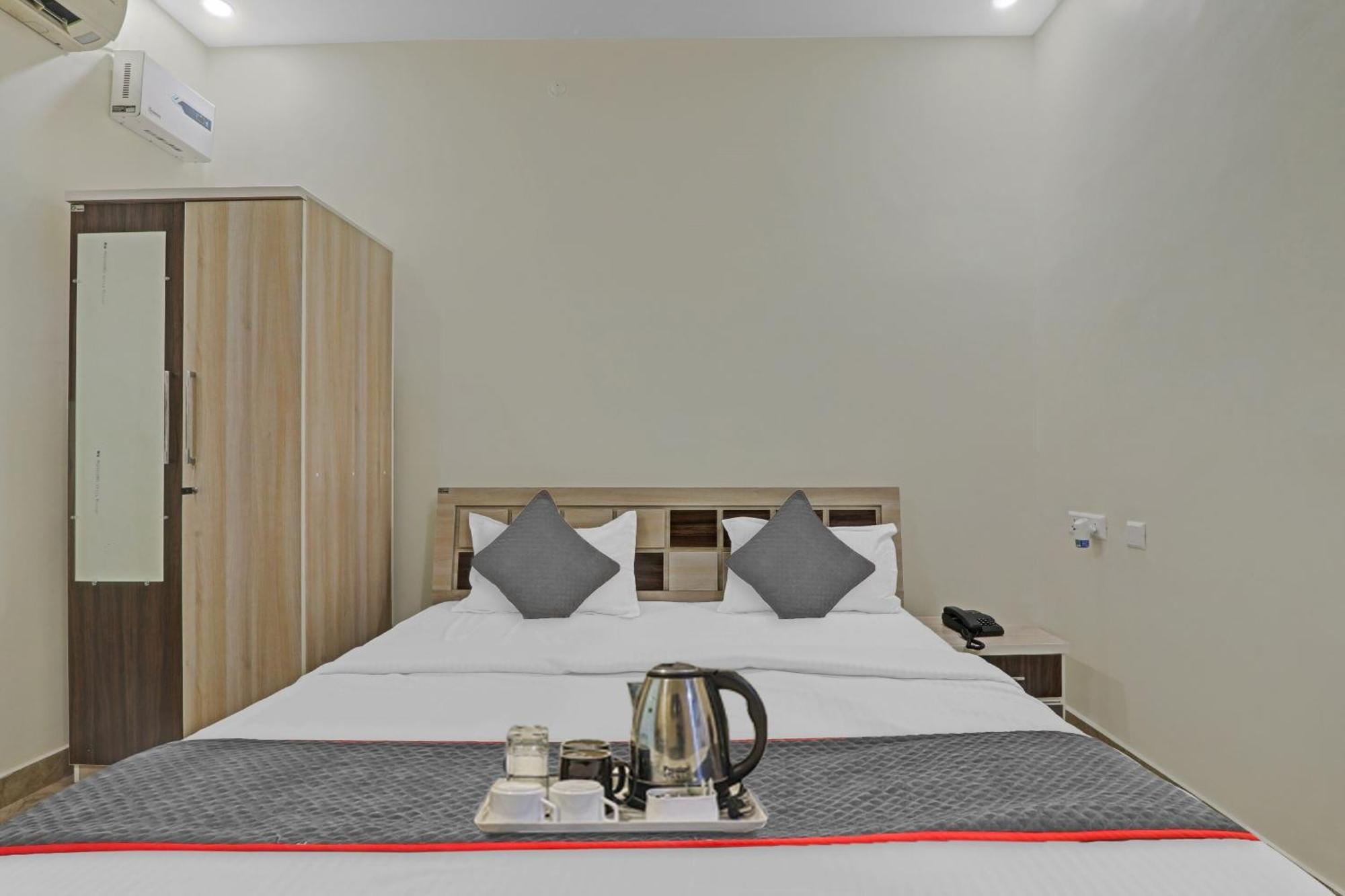 Townhouse P.S.Palace Near Amausi Metro Station ลัคเนา ภายนอก รูปภาพ
