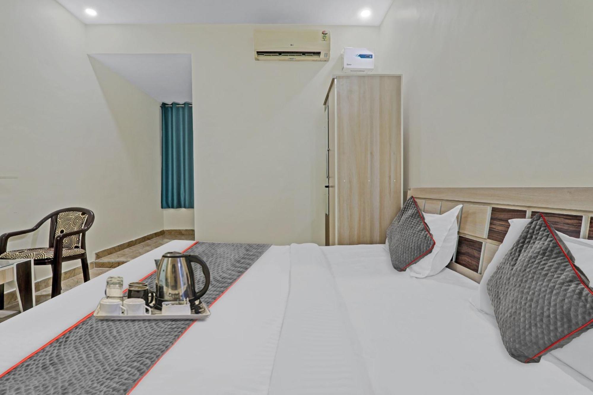 Townhouse P.S.Palace Near Amausi Metro Station ลัคเนา ภายนอก รูปภาพ